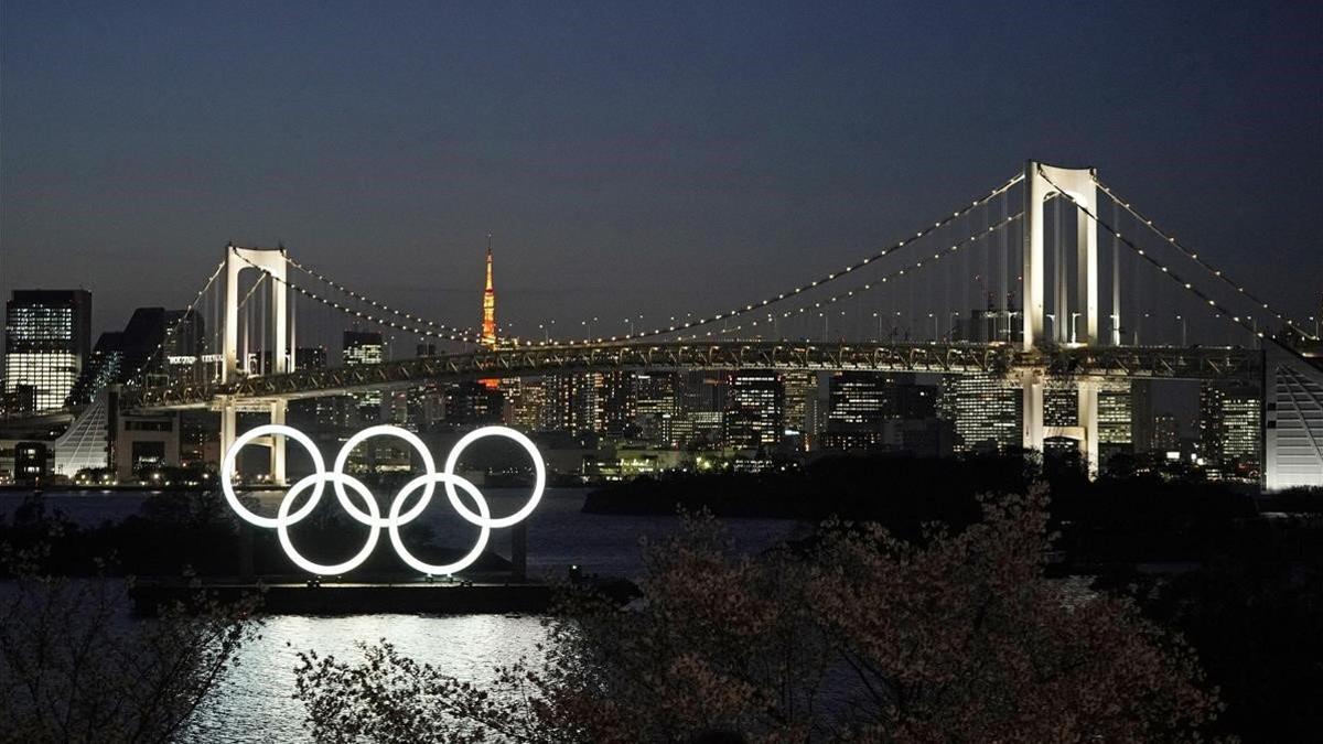 segea52920544 tokyo  japan   25 03 2020   a giant olympic rings monument i200325154548