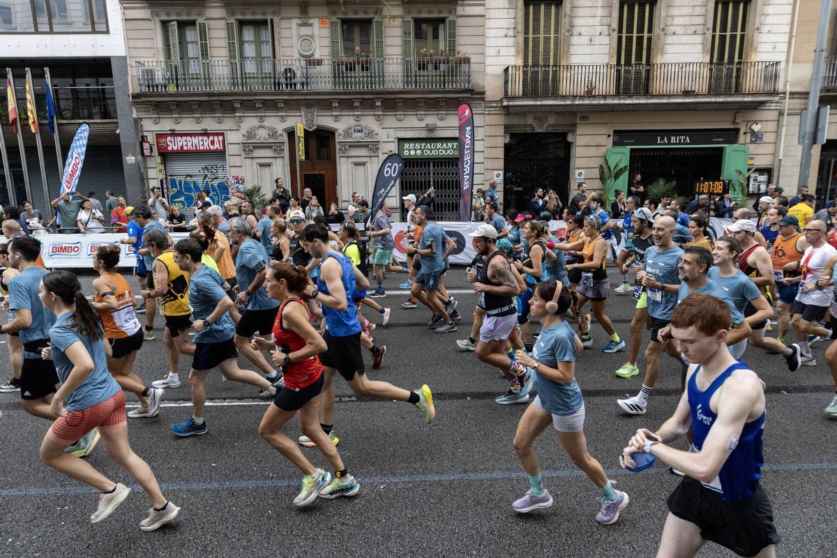 14.000 corredores participan en esta edición de la Cursa de la Mercè, en Barcelona.