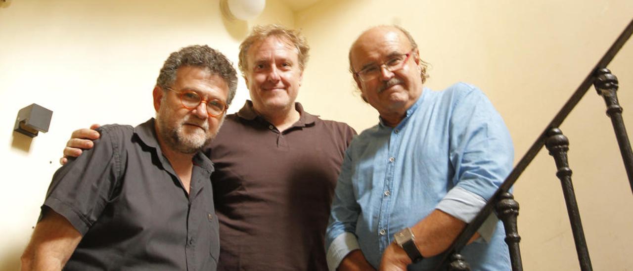 Carles Alberola, Pasqual Alapont y Rodolf Sirera escriben conjuntamente la obra «Tic tac».