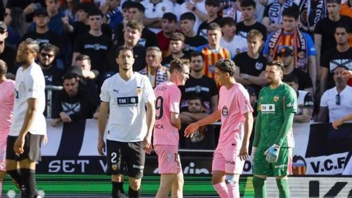 VALENCIA CF | El espíritu de Luis Aragonés desnuda las vergüenzas del Valencia