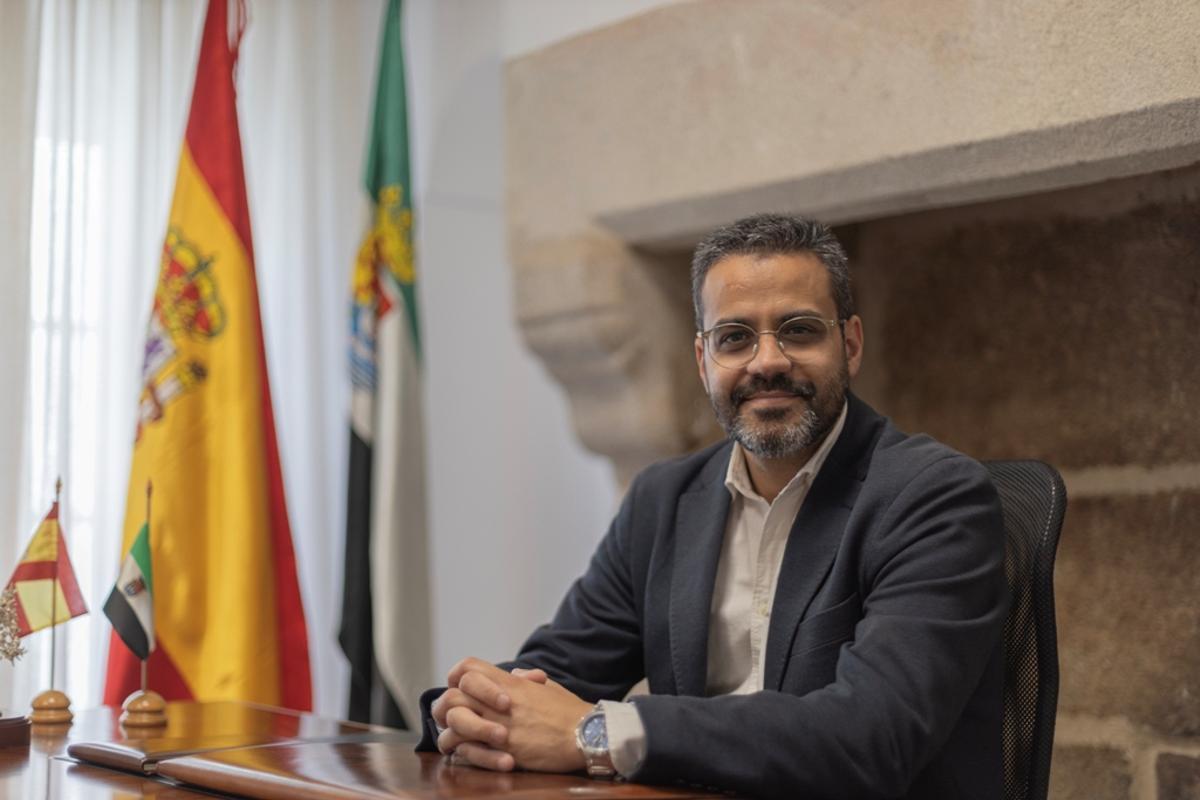 El presidente de la Federación de Municipios y Provincias de Extremadura, Manuel J. González Andrade