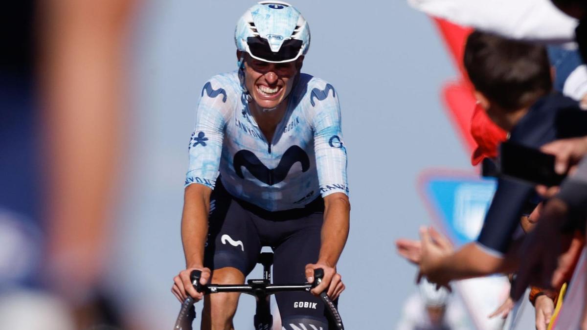 Enric Mas cruza la meta de Moncalvillo