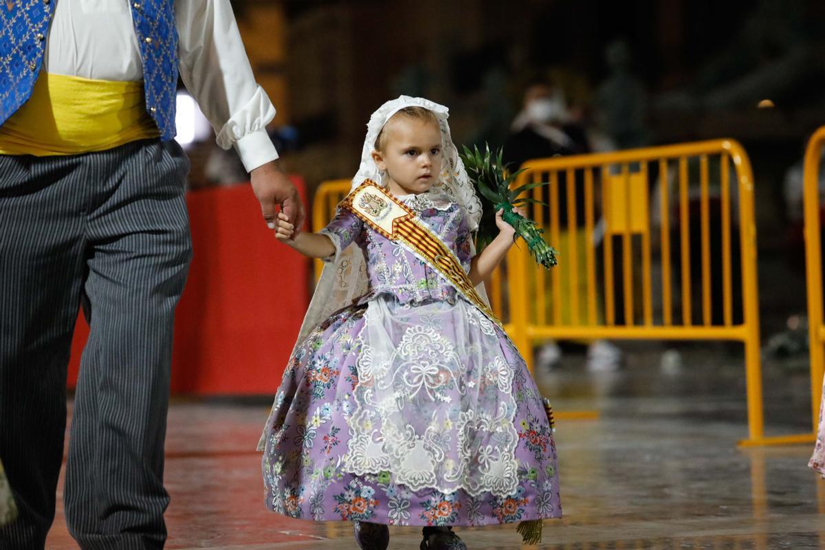 Búscate en el primer día de la ofrenda por la Calle Caballeros de las 21:00 a las 22:00