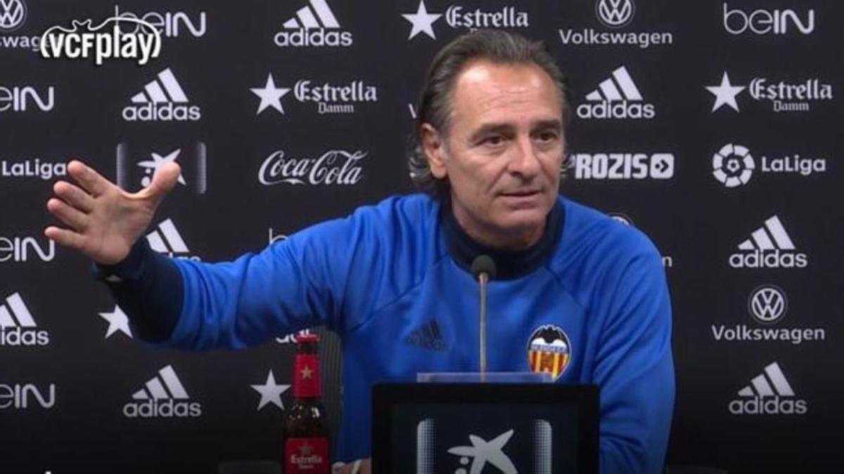 Cesare Prandelli, en una rueda de prensa en su etapa en el banquillo del Valencia.