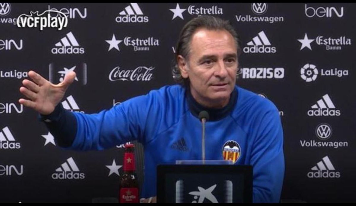 Cesare Prandelli, en una rueda de prensa en su etapa en el banquillo del Valencia.
