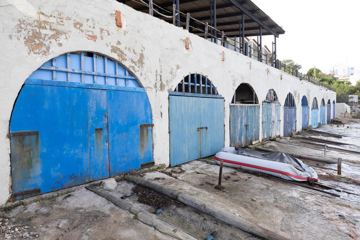 Imágenes de las casetas varadero en el puerto de Portinatx Imágenes de las casetas varadero en el puerto de Portinatx