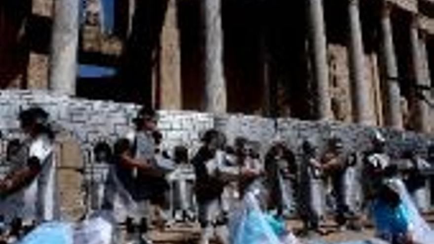 Cerca de 5.000 jóvenes llenan el teatro romano