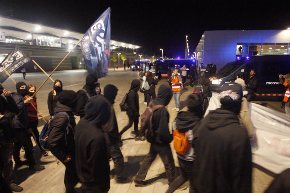 Protesta dels CDR a Girona en el marc de la vaga general