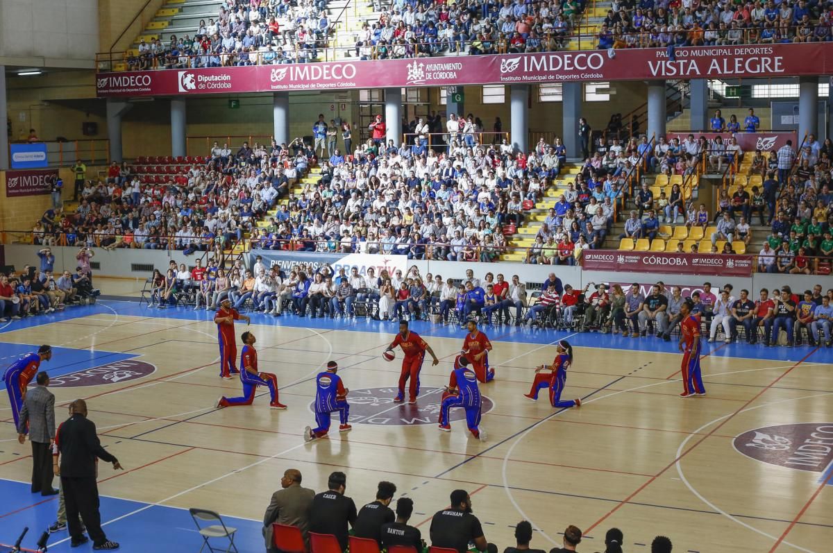 Los Globetrotters dan espectáculo en Vista Alegre