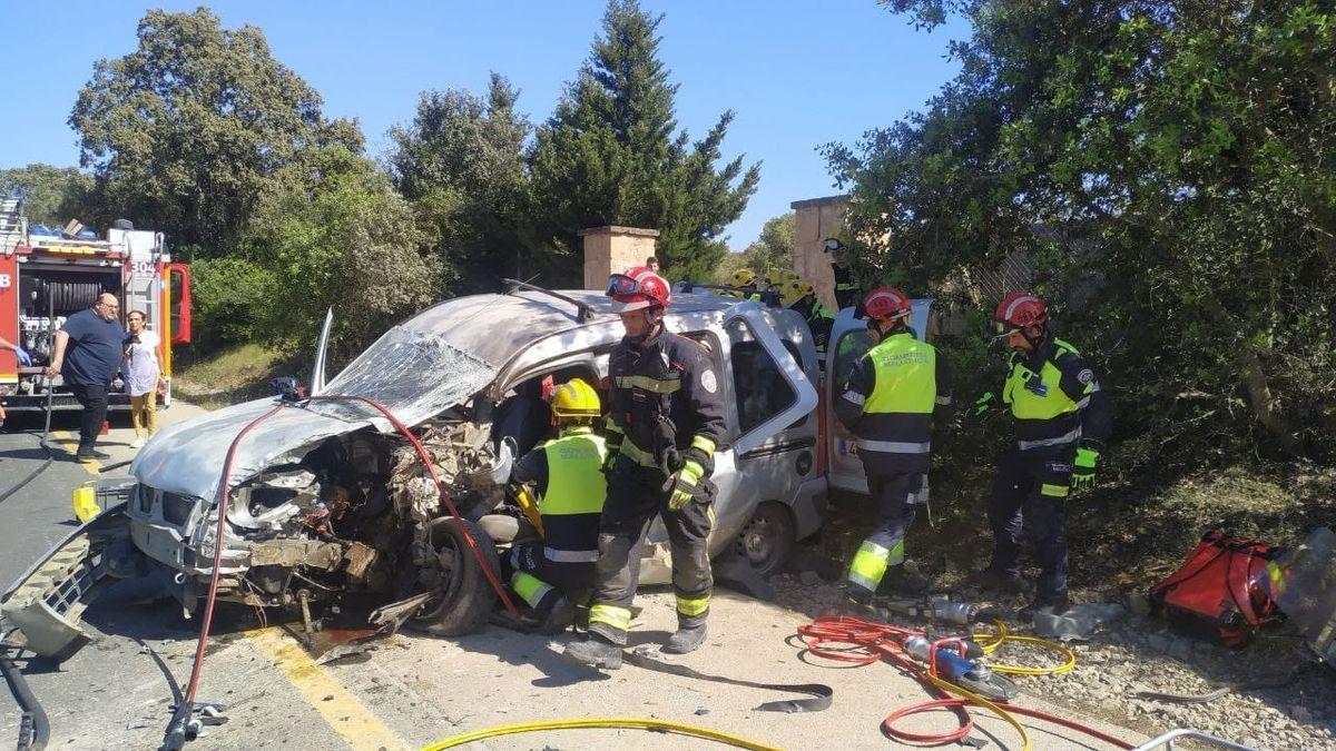 Das Auto der 41-Jährigen wurde bei dem Unfall komplett zerstört.