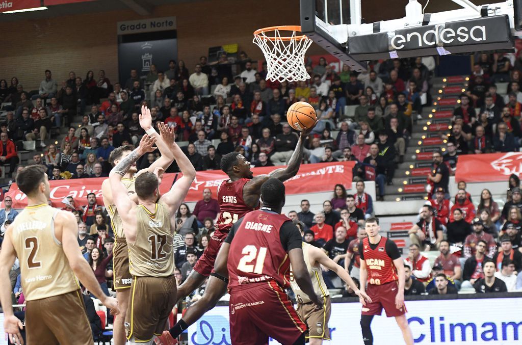Todas las imágenes del partido del UCAM Murcia contra el Bàsquet Girona