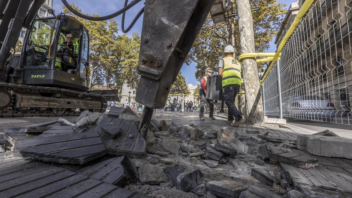 Obras en la Rambla en Barcelona, en una imagen de archivo.