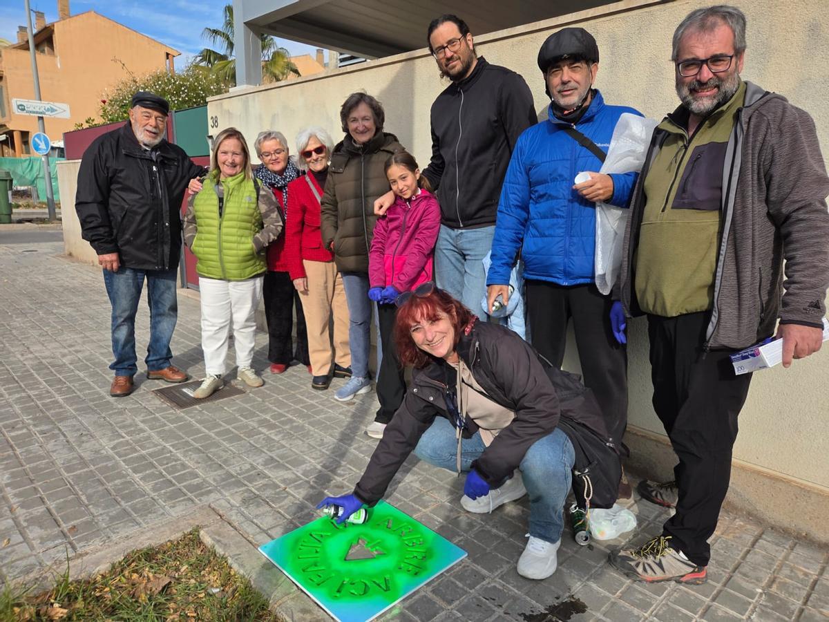 Los vecinos en la calle en plena campaña.