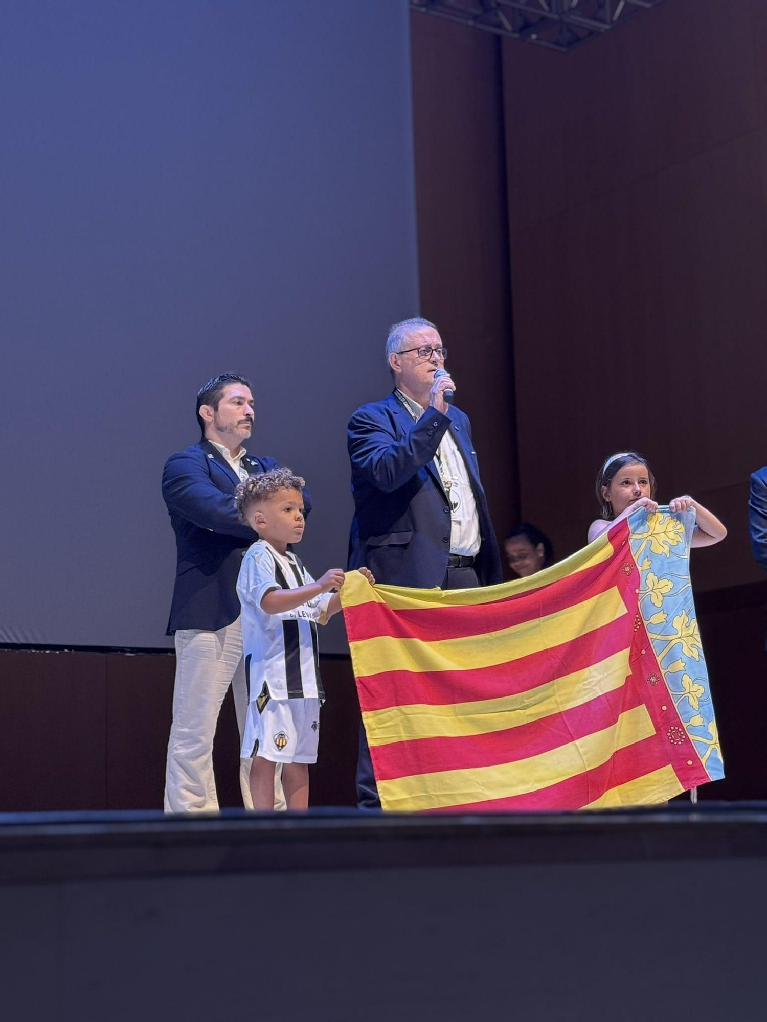 El Auditori acoge a los asistentes al Congreso Nacional de Peñas de Castellón