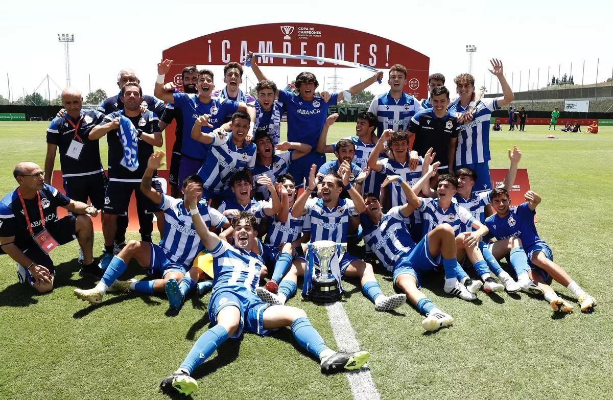 La generación de Marbella, celebrando el título de campeones