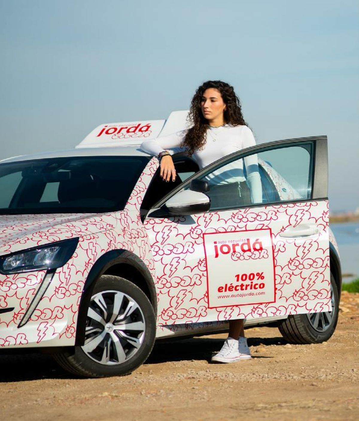 Autoescuelas Jordá cuenta con una flota de coches moderna y eficiente.