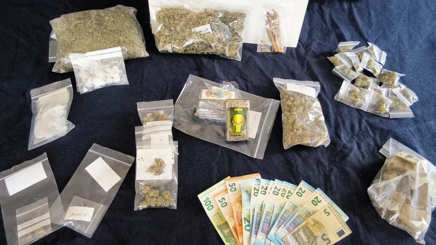 Desmantellen un punt de venda d&#039;estupefaents i detenen dos homes per tràfic de drogues a Olesa de Montserrat