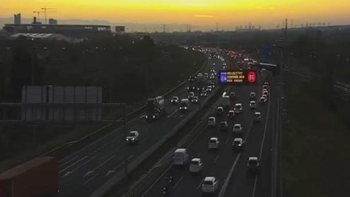 Trànsit dens a l'A-2 a causa de l'accident a Òdena