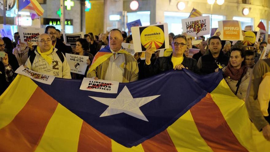 Manifestación en Palma contra la aplicación del artículo 155 y por la libertad de los &quot;presos políticos&quot;.