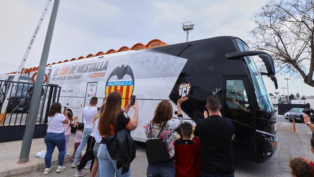 Así ha sido la salida del Valencia CF hacia la final de Elche