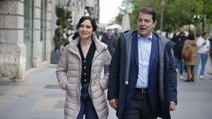 Isabel Díaz Ayuso junto a Alfonso Fernández Mañueco durante su visita a Valladolid.