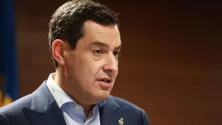 Moreno abandona el Pleno ante el «espectáculo bochornoso» del PSOE-A
