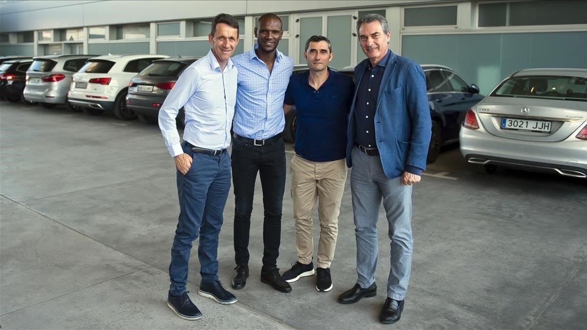 Planes, Abidal, Valverde y Pep Segura, en la ciudad deportiva del Barça en Sant Joan Despí.