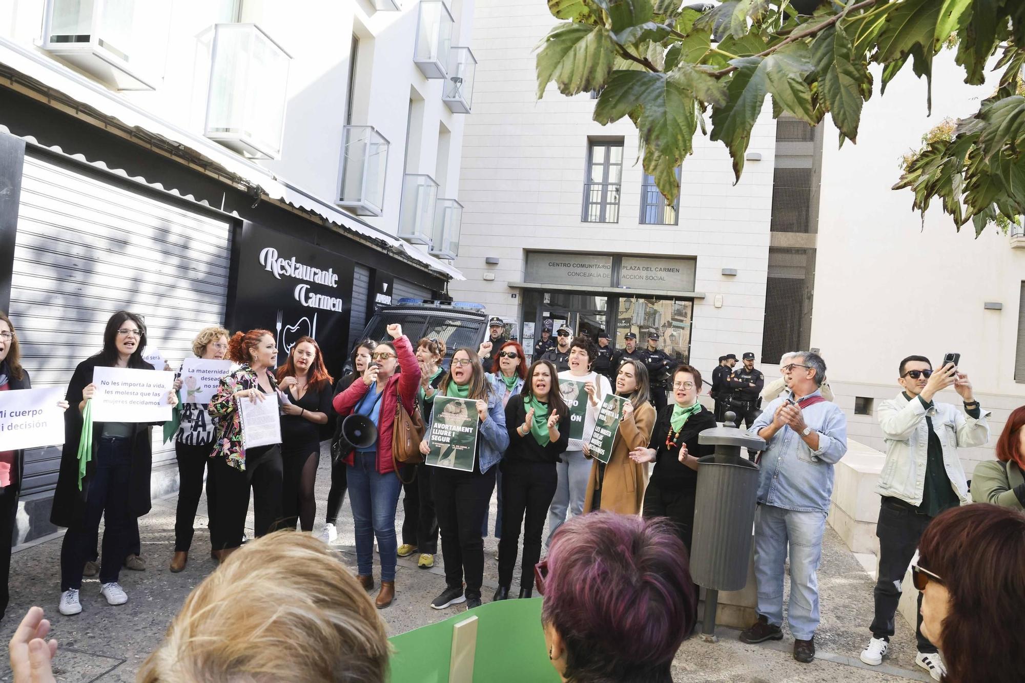 PP y Vox inauguran la polémica oficina "antiaborto" de Alicante entre críticas por "ilegal"