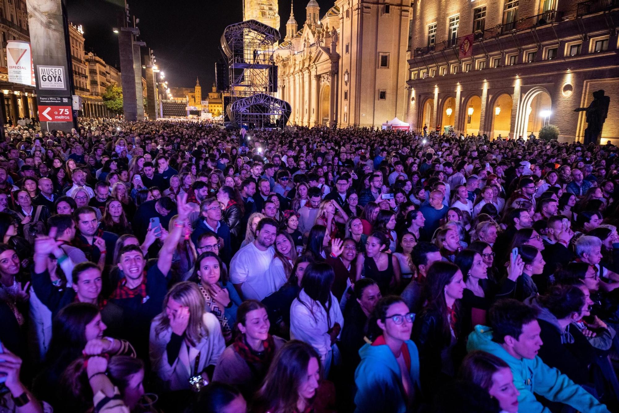 En imágenes | Marlon estalla en su concierto en la plaza del Pilar