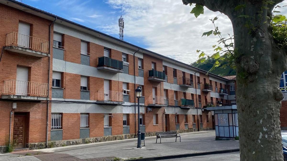 El antiguo cuartel de Sotrondio, que quiere usarse como viviendas.