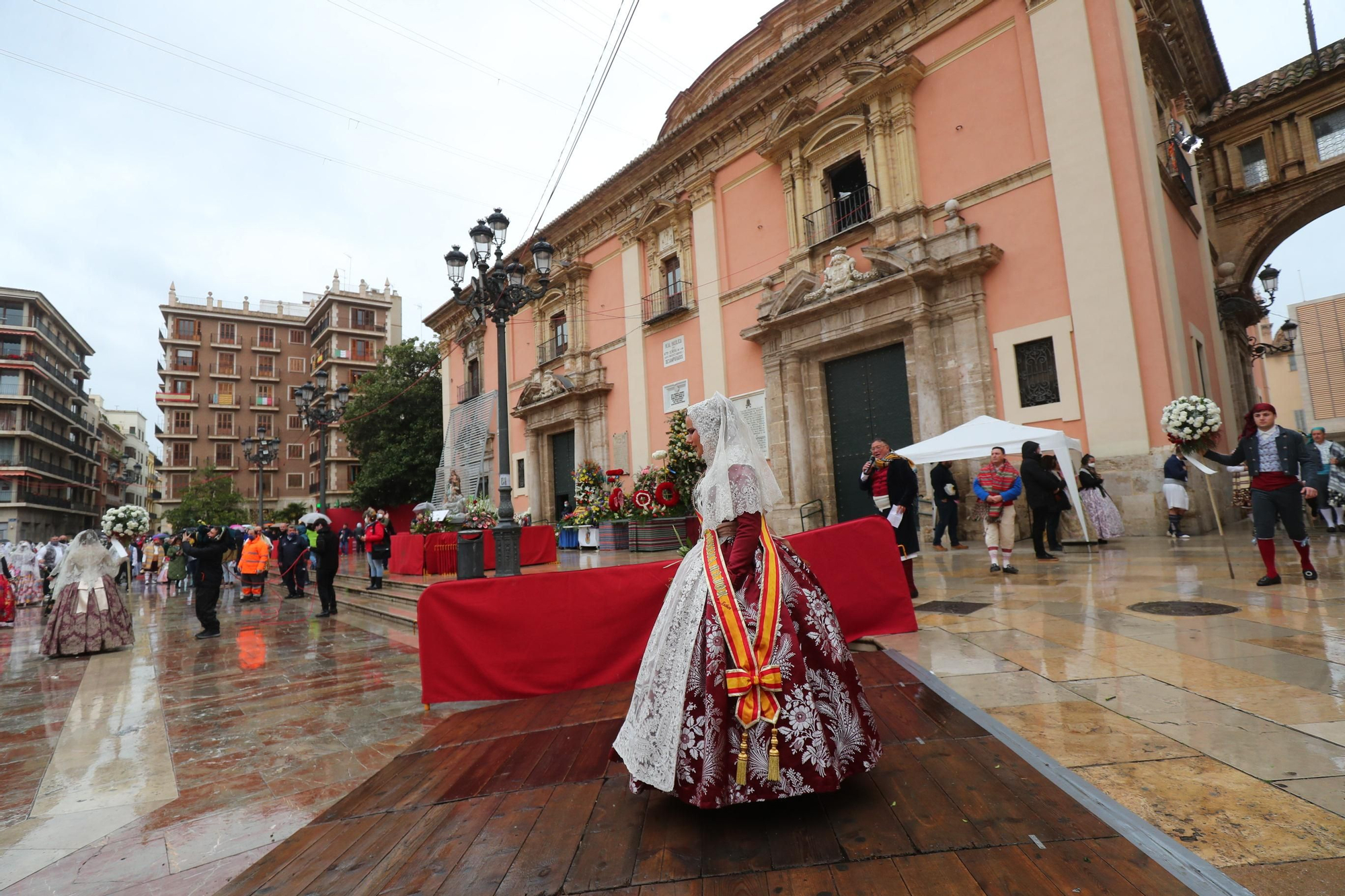 Búscate en el primer día de ofrenda por la calle de la Paz (entre las 17:00 a las 18:00 horas)