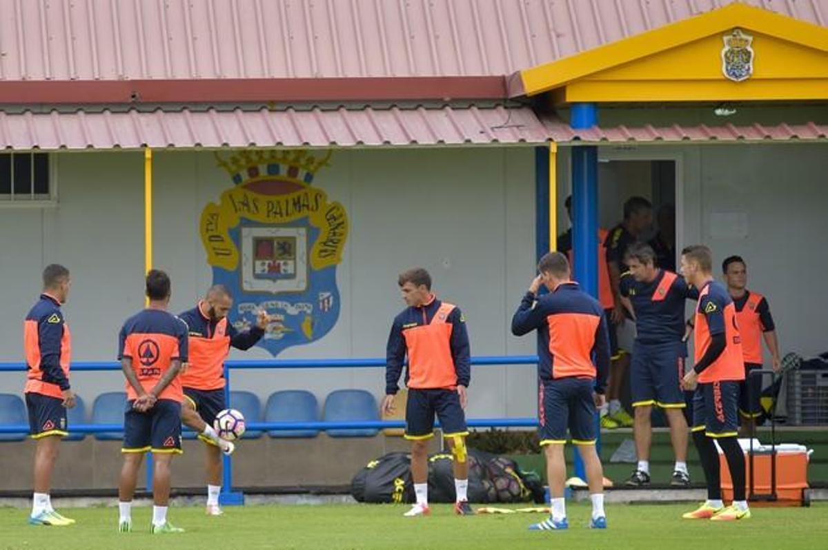 Entrenamiento de la UD Las Palmas, con el nuevo ... Entrenamiento de la UD Las Palmas, con el nuevo ...