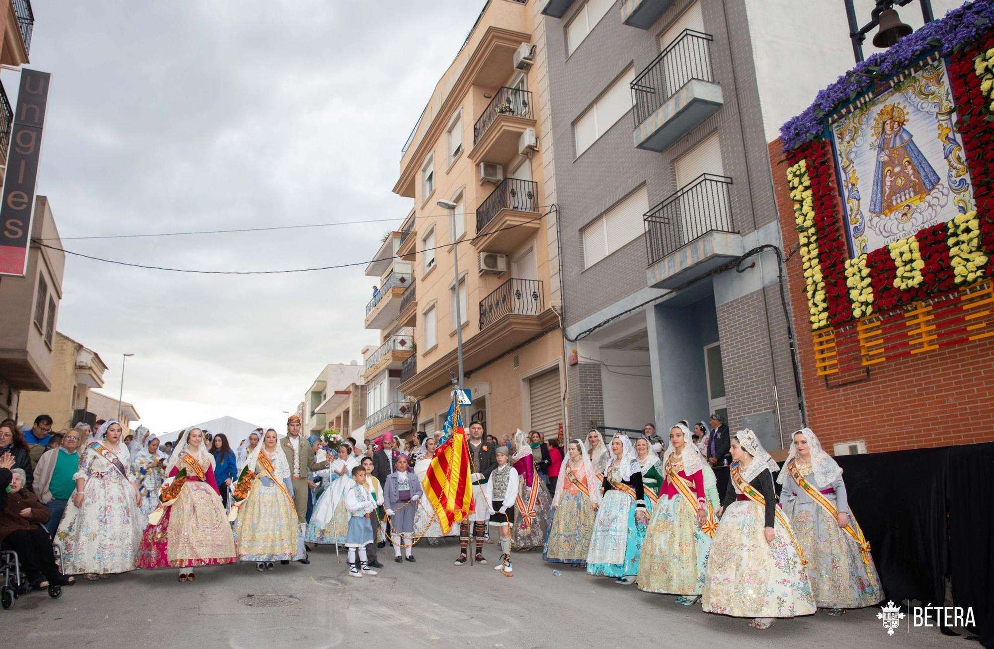 Bétera celebra la Ofrenda a la Mare de Déu de las Fallas de 2023