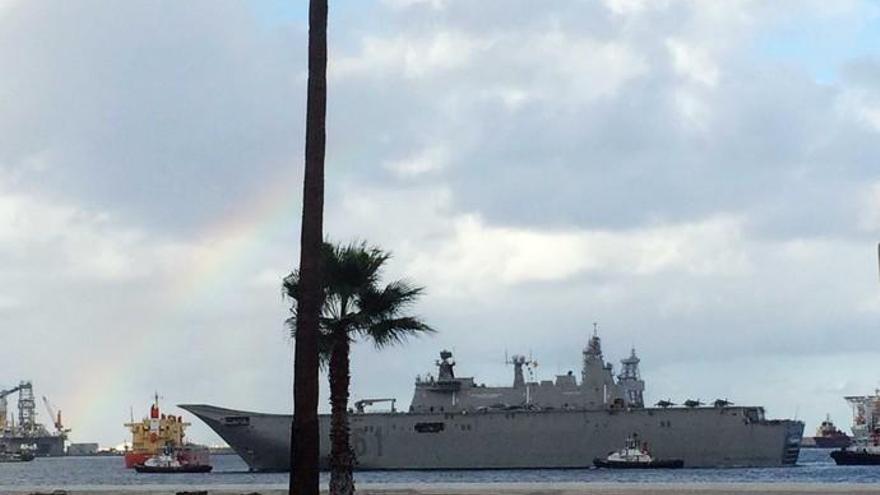 El portaaviones Juan Carlos I entra en el Puerto de La Luz y de Las Palmas para las maniobras Gruflex