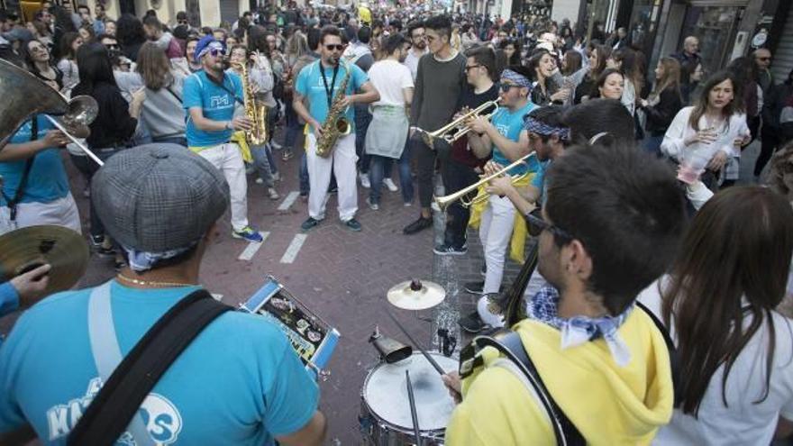 Las charangas se convierten en un «clásico» de las collas en Magdalena