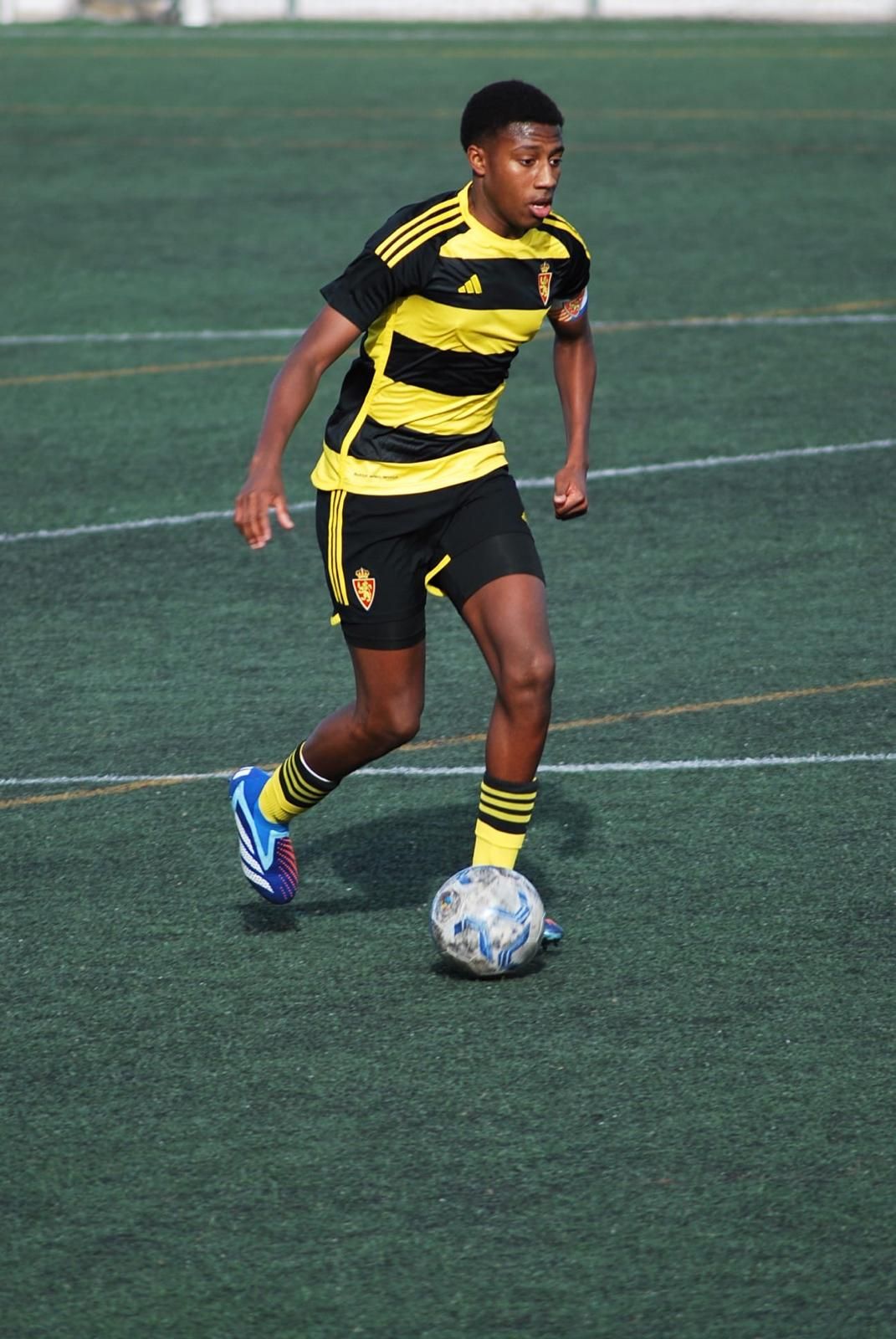 En imágenes | Ale Gomes protagoniza su propio reportaje: "Se lo ha currado mucho, es un loco del fútbol"