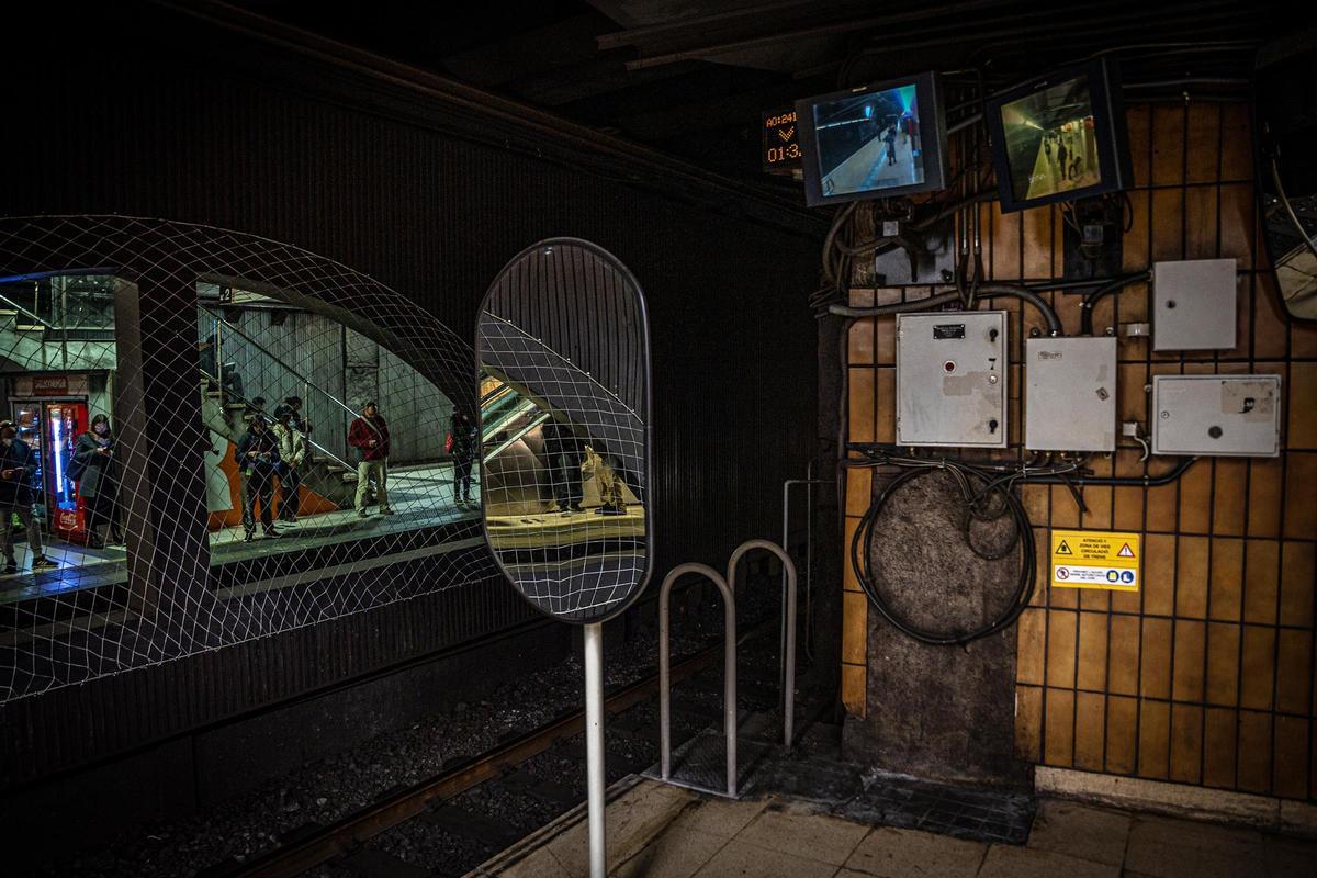 Multa al metro de BCN per brutícia i risc d’incendi en quartos elèctrics Multa al metro de BCN per brutícia i risc d’incendi en quartos elèctrics
