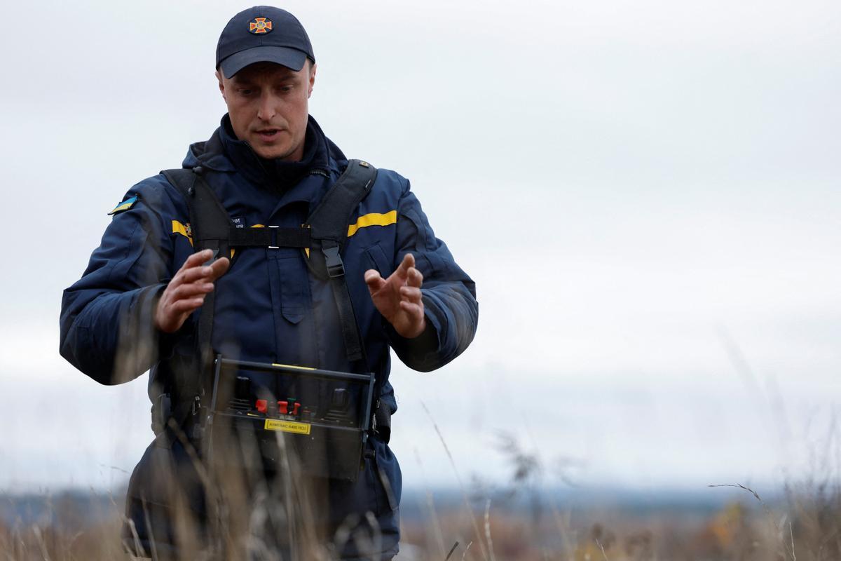 Demostración de retirada de minas en la región de Járkov (Ucrania)