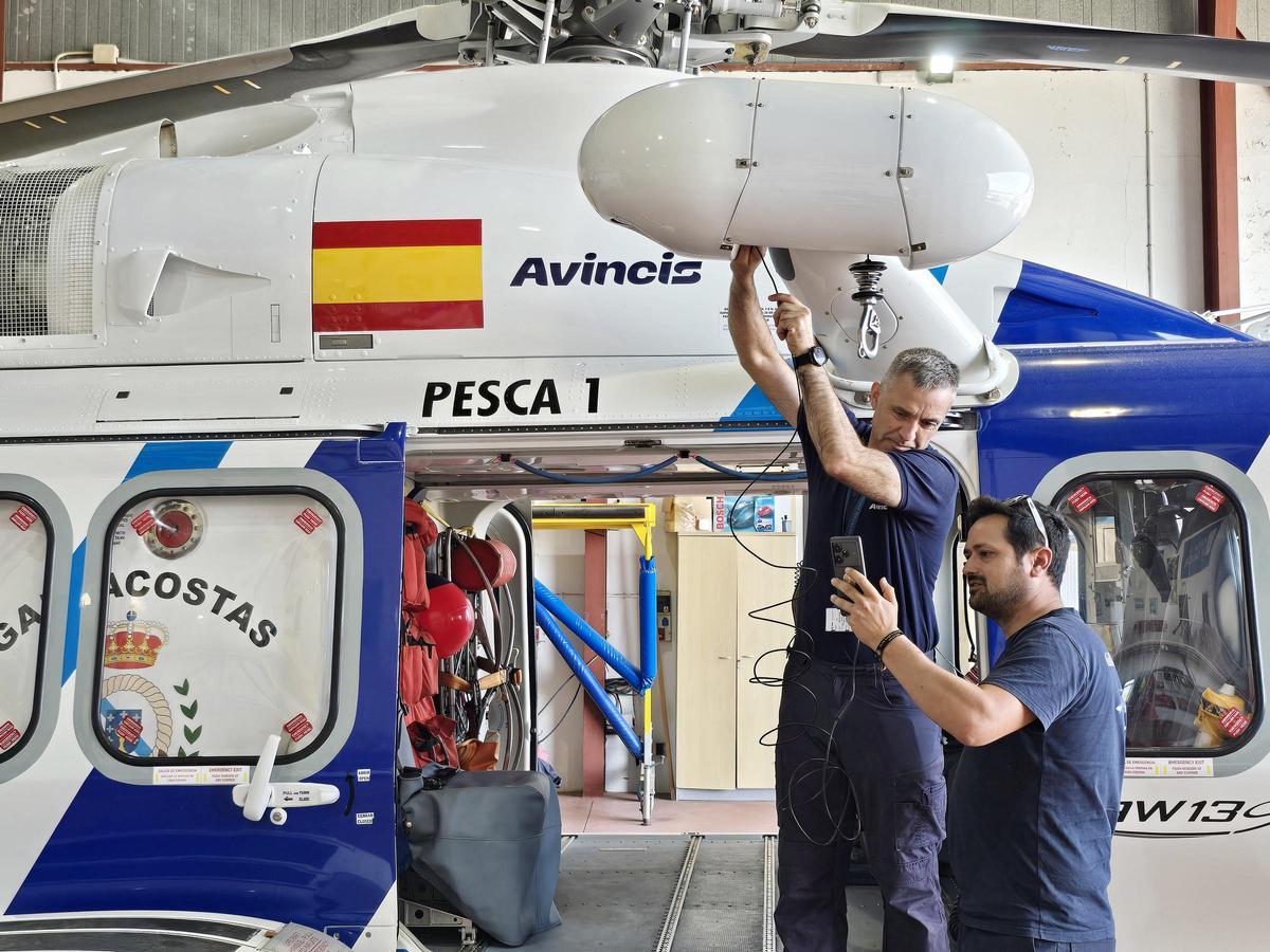Un día en el «Pesca 1», el helicóptero de Gardacostas de Galicia