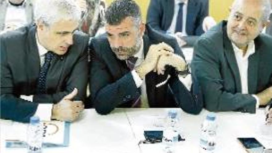 Els consellers Gordó, Vila i Puig ahir durant el Comitè Executiu de CDC.