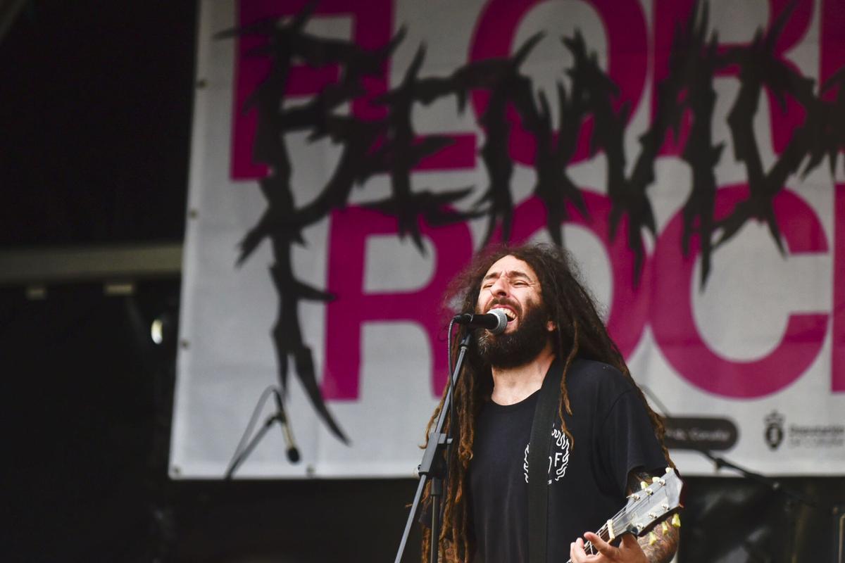 El festival gratuito del Barrio de las Flores llega a su décimo aniversario con miles de personas coreando himnos del rock and roll.
