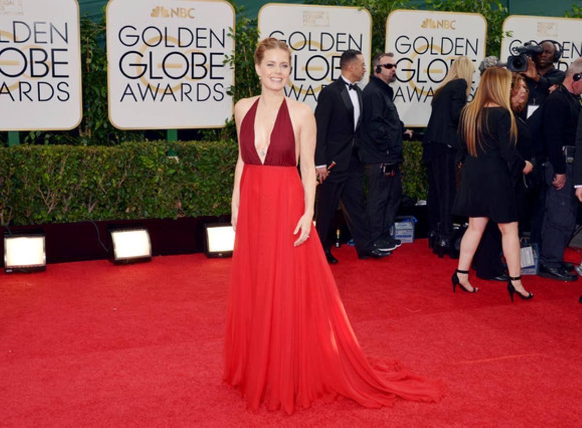 Amy Adams, espectacular de vermell amb un model de Valentino.