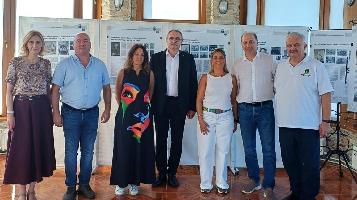 Una imagen de la vista a Moldavia del cónsul honorario de este país en Andalucía, Patricio Baeza, acompañado por el embajador de Moldavia en España, Eugenio Revenco, y por la directora de Transferencia de Tecnología y Relaciones Internacionales del PTA, Sonia Palomo.