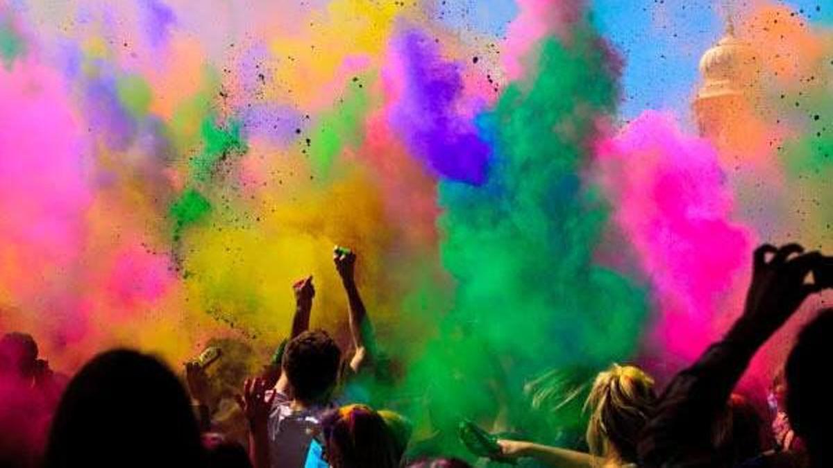 Imagen de una fiesta de colores.
