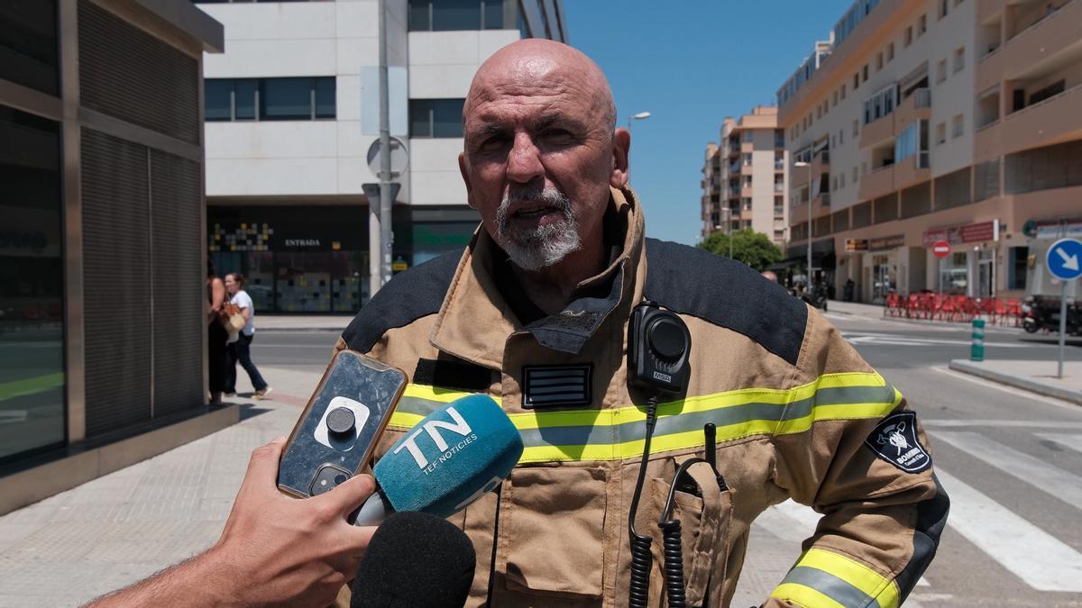 Las imágenes del incendio del aparcamiento del Cetis en Ibiza