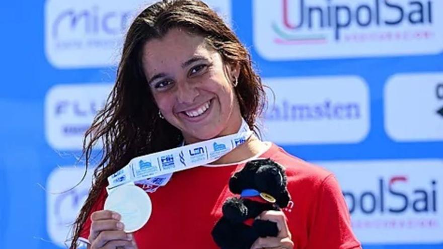 María de Valdés, con la medalla de plata en 5 kilómetros.