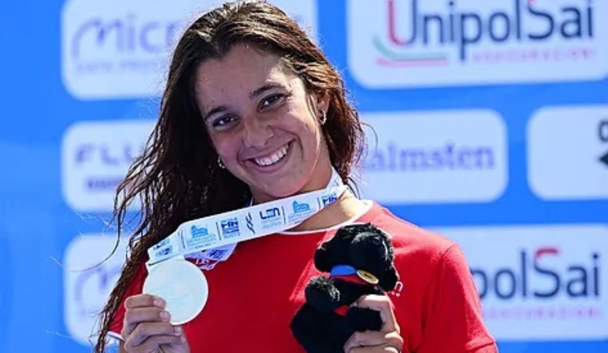 María de Valdés, con la medalla de plata en 5 kilómetros. | VINCENZO PINTOAFP