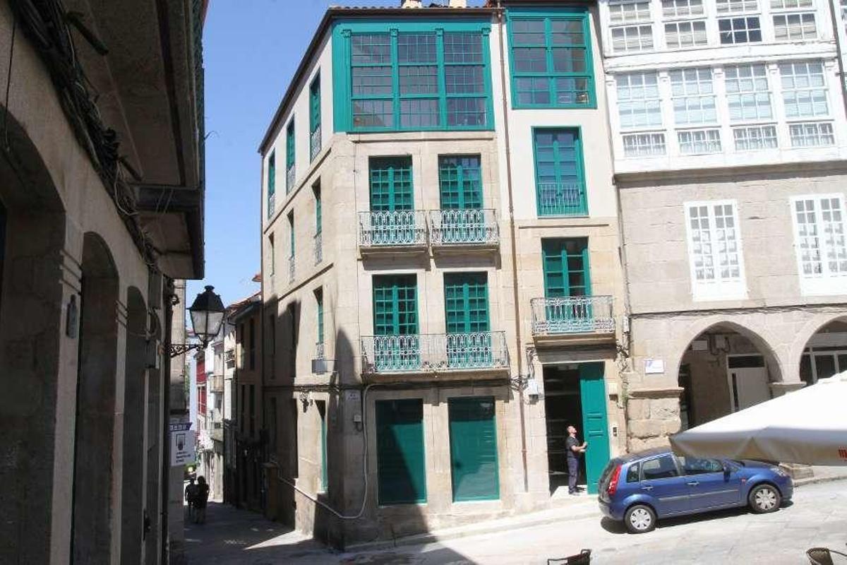 El edificio que ocupa el nuevo albergue de peregrinos, en el casco histórico. // Iñaki Osorio