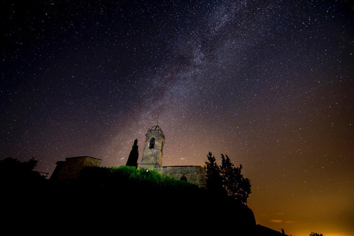 La Via Làctia sobre l’església de Sant Miquel de Castelltallat