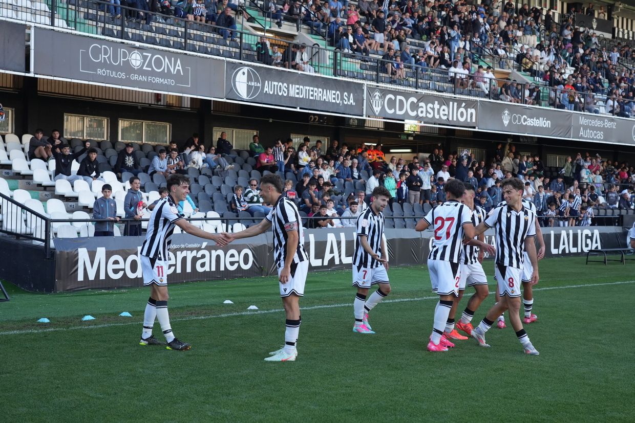 ¡Las mejores imágenes de la celebración del ascenso a Segunda Federación del Castellón B!